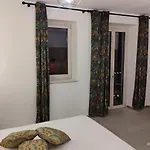 Casa Di Chiarina, Primo Piano E Piano Terra Apartment *