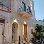 Casa Di Chiarina, Primo Piano E Piano Terra *
