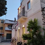 Casa Di Chiarina, Primo Piano E Piano Terra *