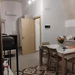 Casa Di Chiarina, Primo Piano E Piano Terra * Binetto