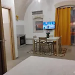 Casa Di Chiarina, Primo Piano E Piano Terra