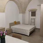 Casa Di Chiarina, Primo Piano E Piano Terra *