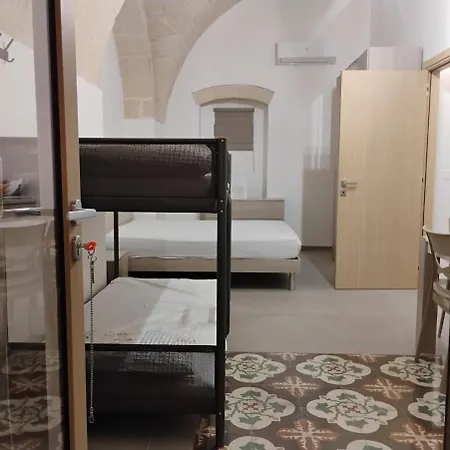 Casa Di Chiarina, Primo Piano E Piano Terra Apartamento Binetto