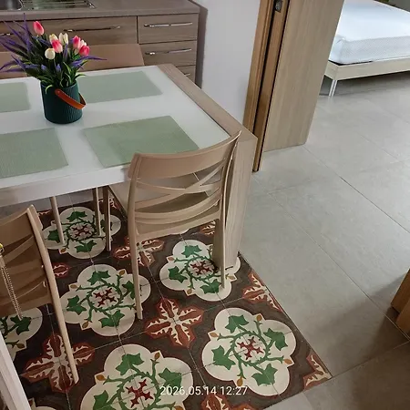 Casa Di Chiarina Con Parcheggio Gratuito Nel Cortile Privato Binetto