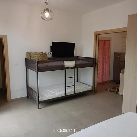 Casa Di Chiarina Con Parcheggio Gratuito Nel Cortile Privato * Binetto
